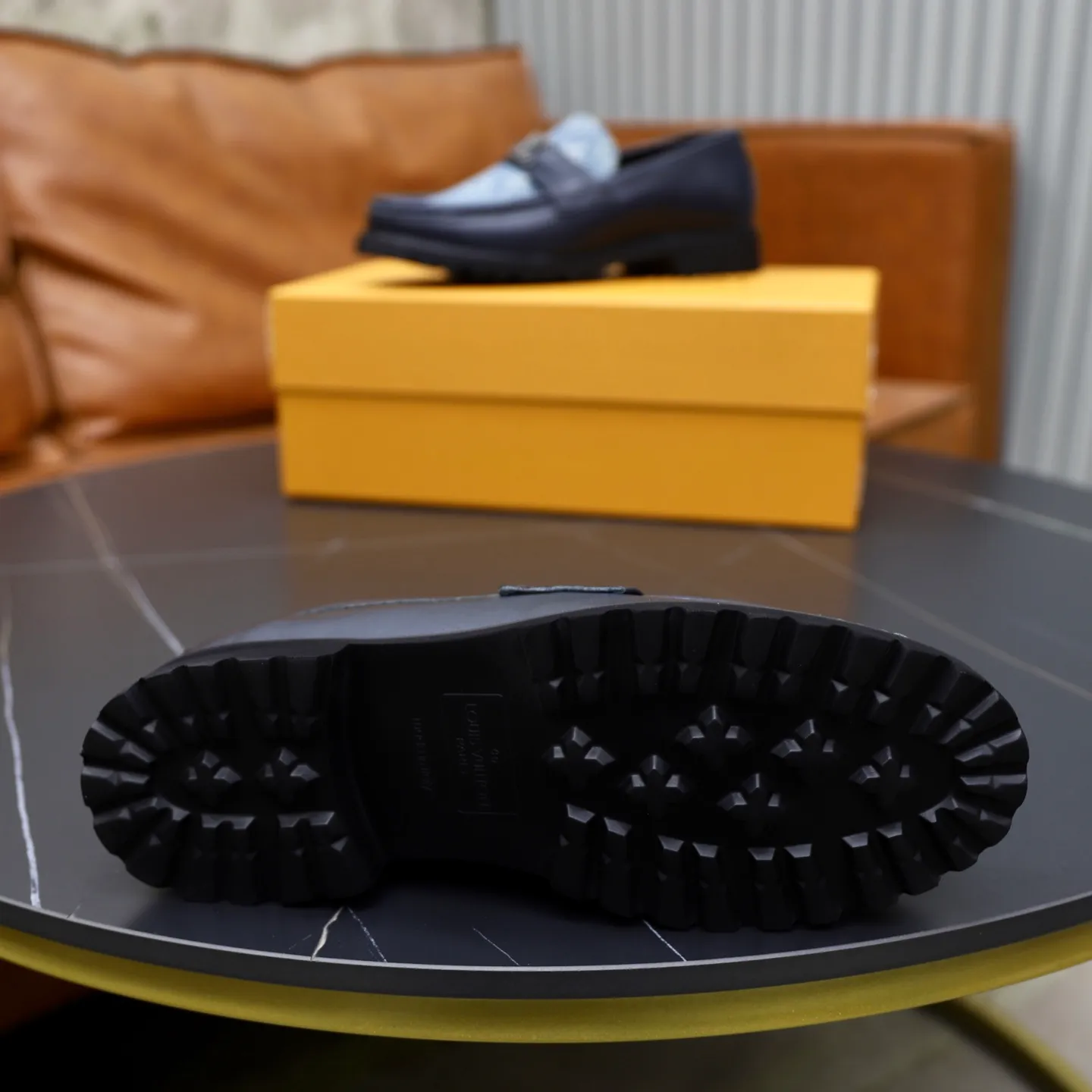 Men's men's shoes💰600💰Louis Vuitton LV men's classic Oxford shoes, men's business formal boutique leather shoes, classic style, almond kernel exquisite toe, ultimate art, the whole shoe is made of imported cow leather (open edge beads), carefully selected, fine pores, excellent gloss, soft texture, strong toughness, durable and not easy to deform, apricot calf leather lining, soft, comfortable, sweat-absorbent and breathable. Foam outsole, original box and dust bag packaging! Size: 38–44 (45/46 customized)
